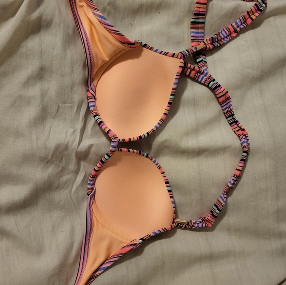 Victoria's Secret bathing suit - size small/34A - Picture 4 of 6